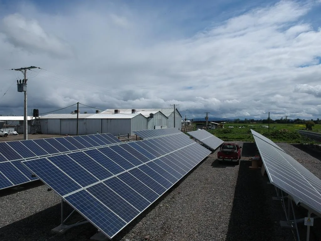 Instalación fotovoltaica — Huevos Coliumo