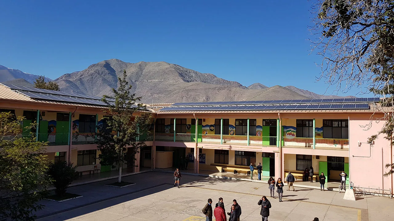 Instalación fotovoltaica — Liceo Carlos Mondaca