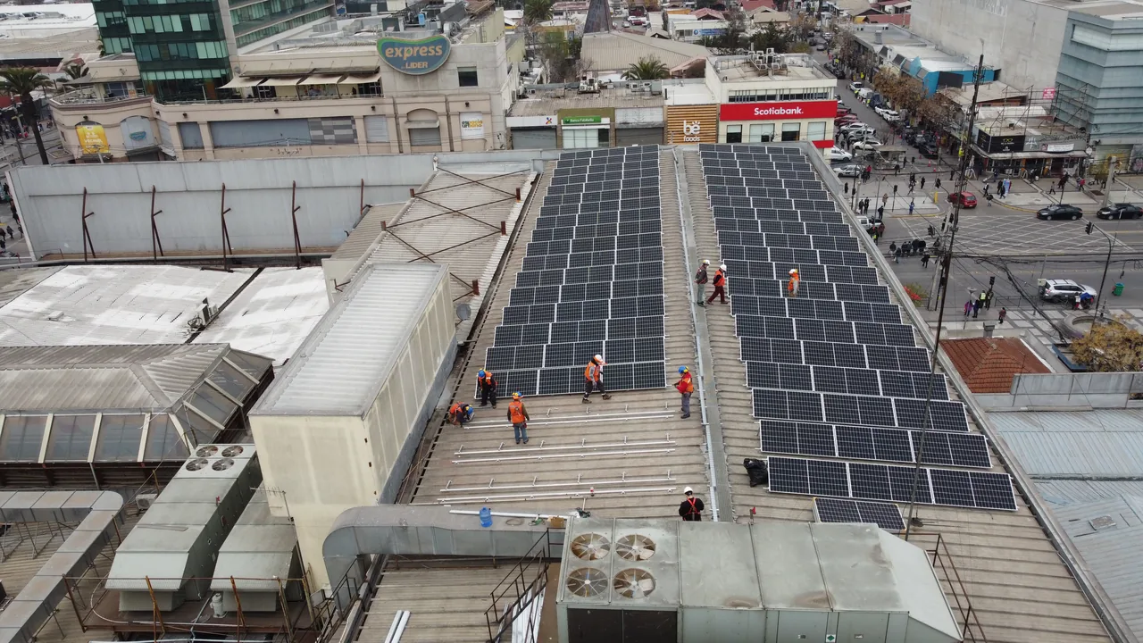 Instalación fotovoltaica — Mall Pumay